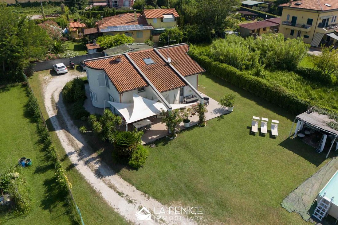 Villa in Avenza, Marina di Carrara, Tuscany 4 - 16723989