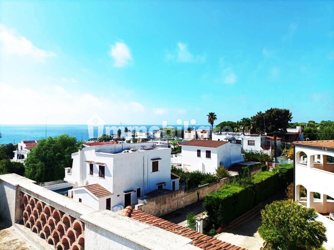 Estate in Leporano Marina, Apulia, Italy 1 - 16721912