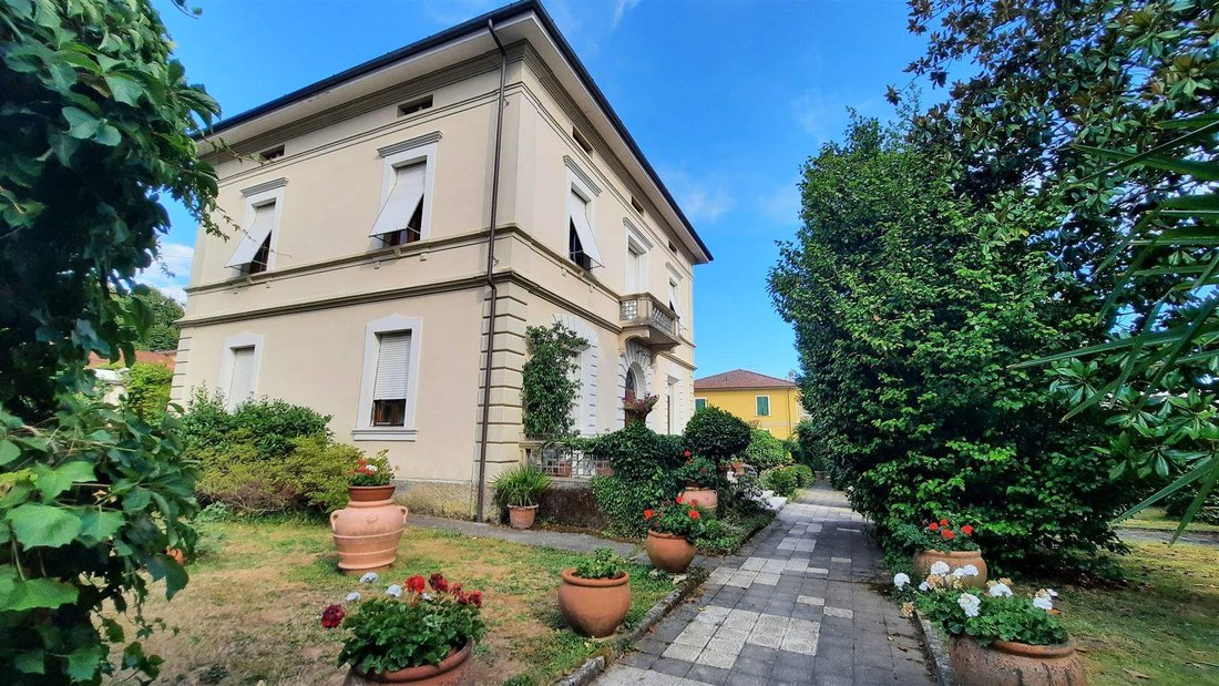 Villa in Barga, Toskana, Italien 4 - 16722519