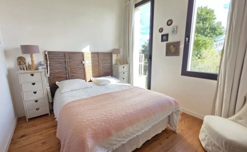 Splendid 19th Century Château, Renovated And Full Of Timeless Charm, Located Just Outside Bordeaux