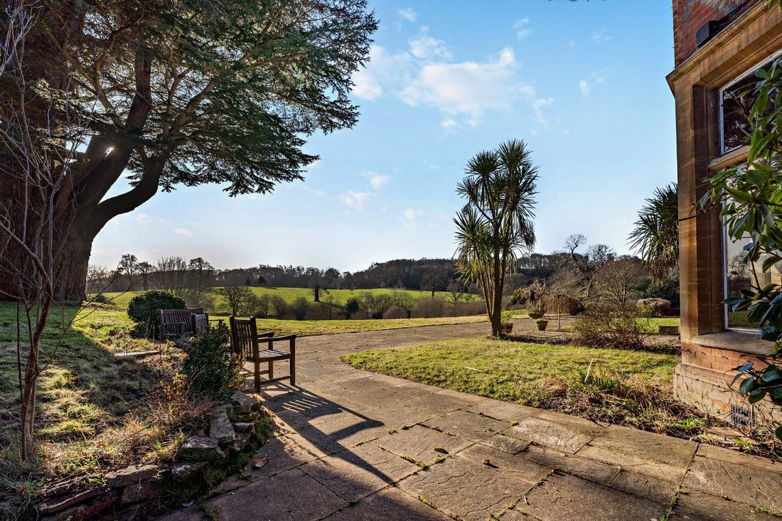 House in Compton, England 3 - 16720655