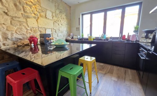 Splendid 19th Century Château, Renovated And Full Of Timeless Charm, Located Just Outside Bordeaux