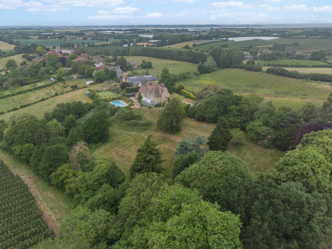 House in Hernhill, England 2 - 16720901