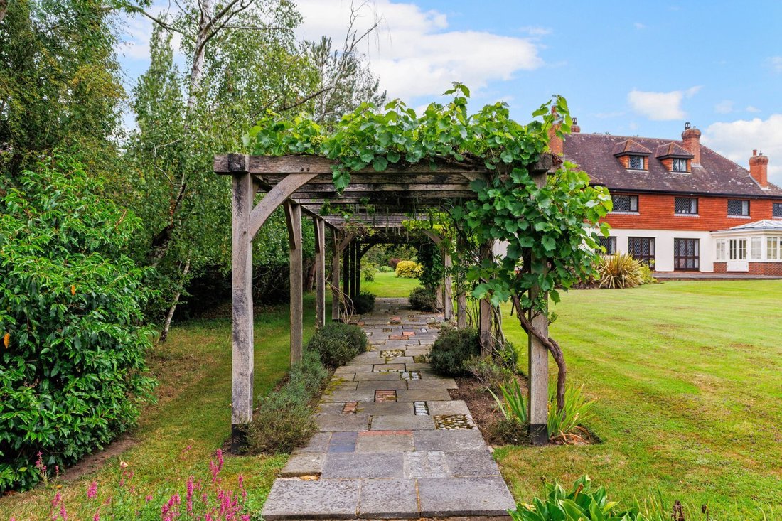House in Hildenborough, England 5 - 16720703