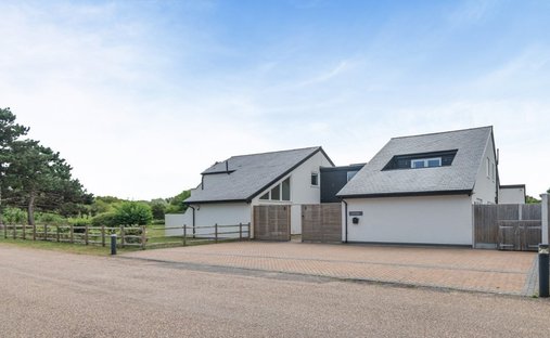 House in Sandwich Bay, Sandwich, England 1