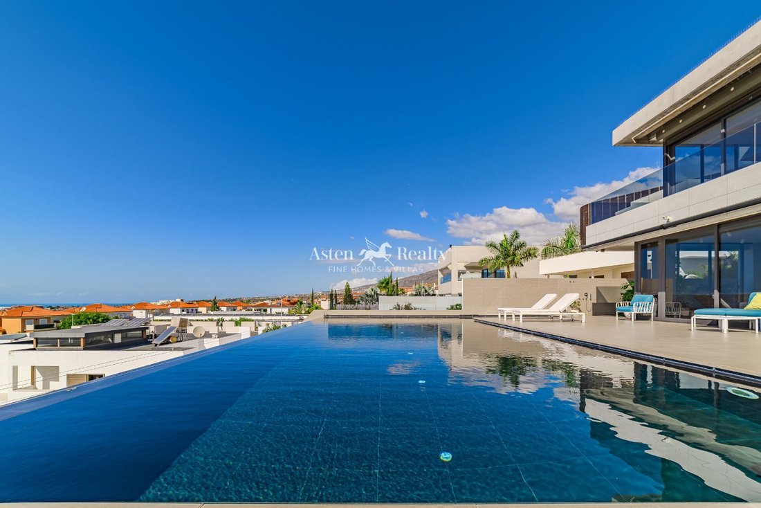 Villa in Costa Adeje, Adeje, Canary Islands 1 - 16725691