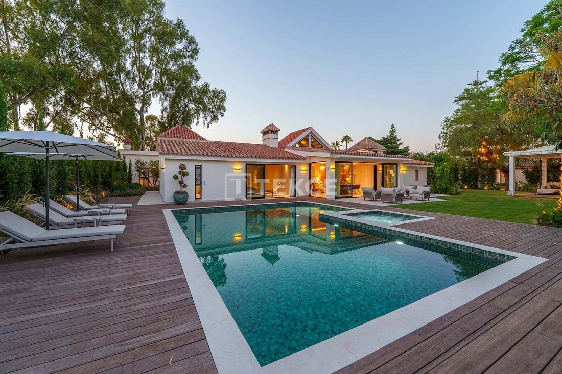 Villa à Puerto Banús, Marbella, Espagne 1 - 16725471