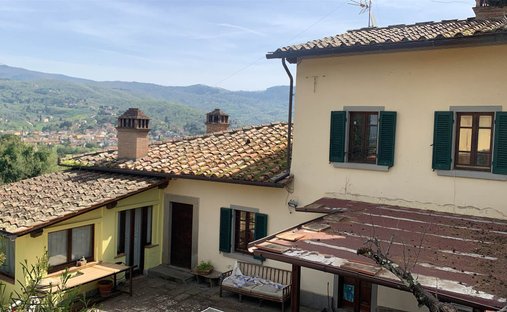 Millennial Castle In The Hills Of Arezzo