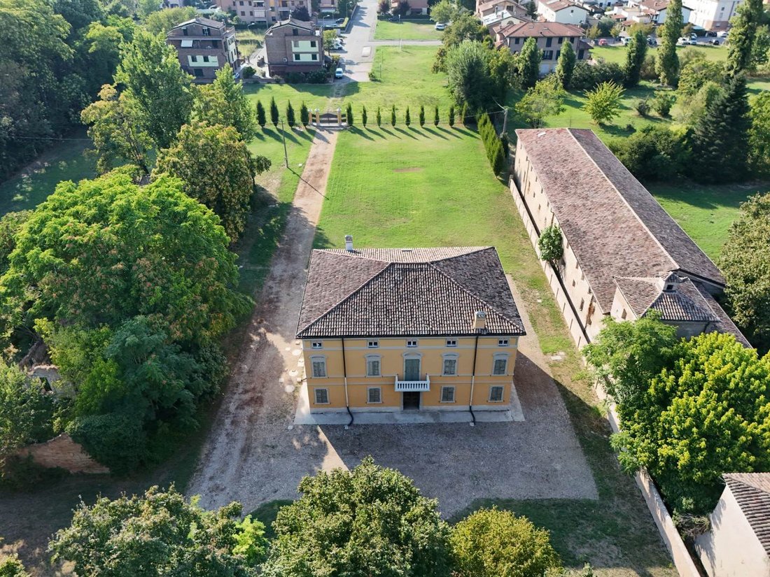 Estate in Ravarino, Emilia-Romagna, Italy 2 - 16724270