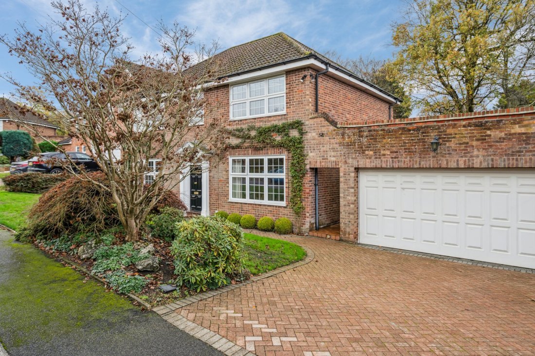 House in Tatling End, Gerrards Cross, England 2 - 16719980