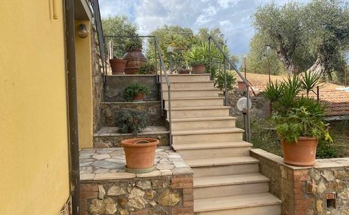 Apartment in Magliano in Toscana, Tuscany, Italy 1