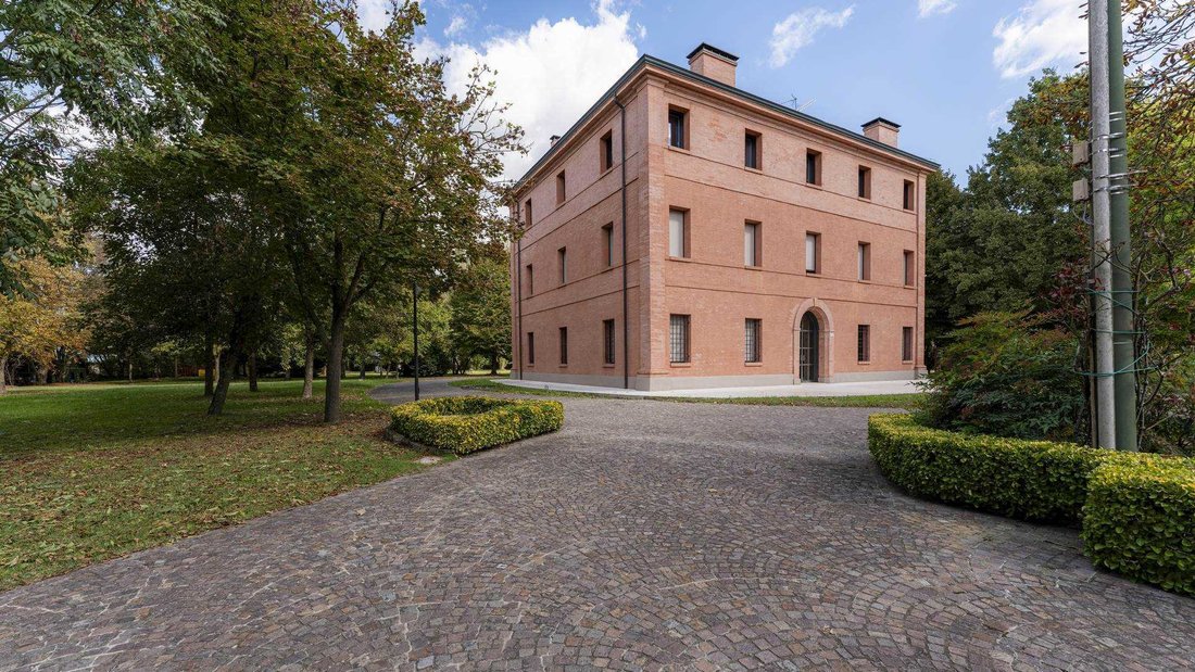 Villa in Medolla, Emilia-Romagna, Italy 1 - 16723998