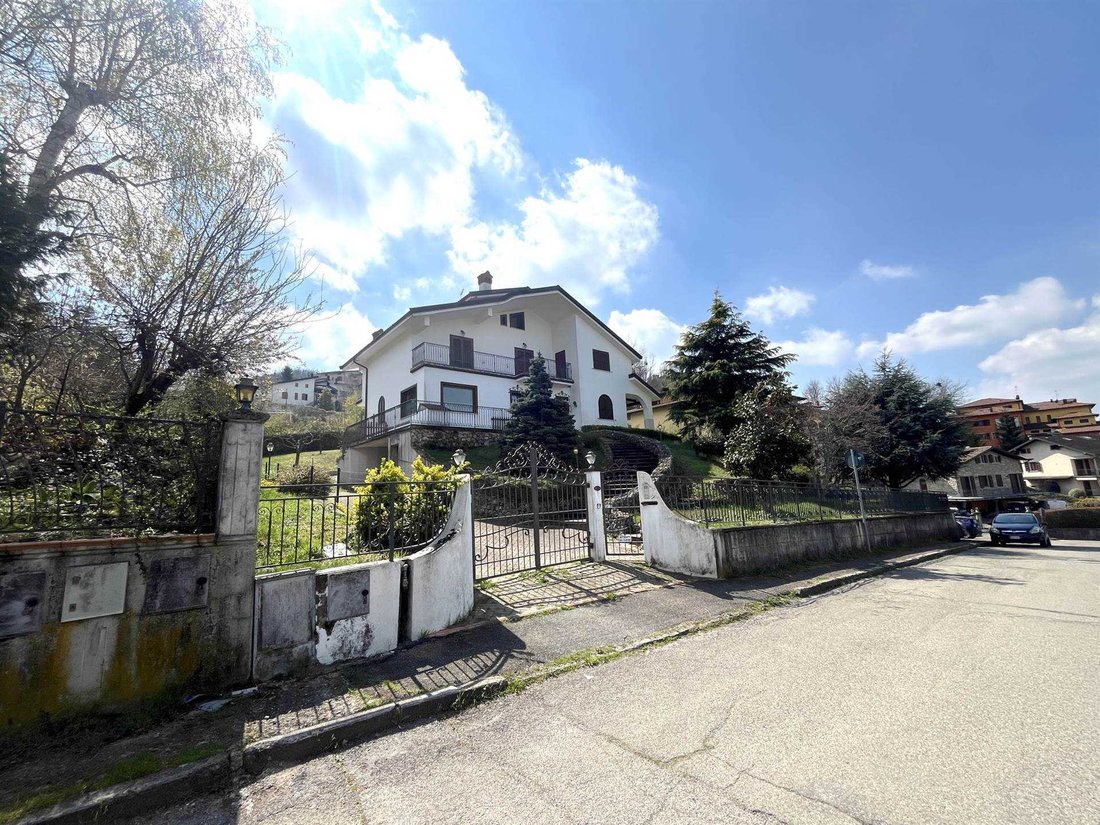 Villa in Pavullo Nel Frignano, Emilia-Romagna, Italy 1 - 16723917