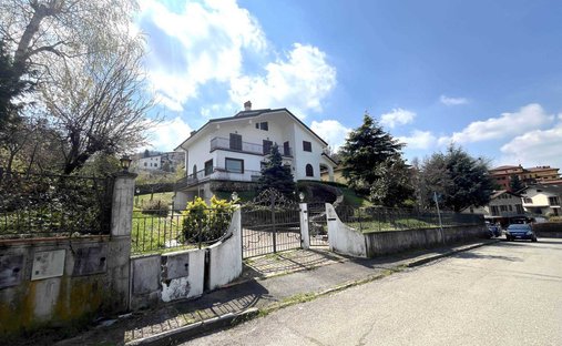 Villa in Pavullo Nel Frignano, Emilia-Romagna, Italy 1