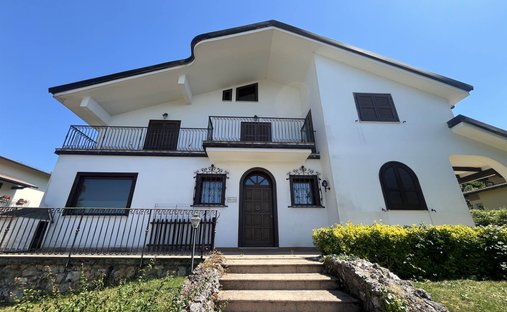 Villa in Pavullo Nel Frignano, Emilia-Romagna, Italy 1
