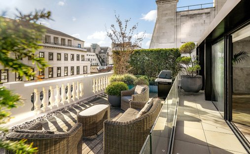 Apartment in Charing Cross, Westminster, England 1