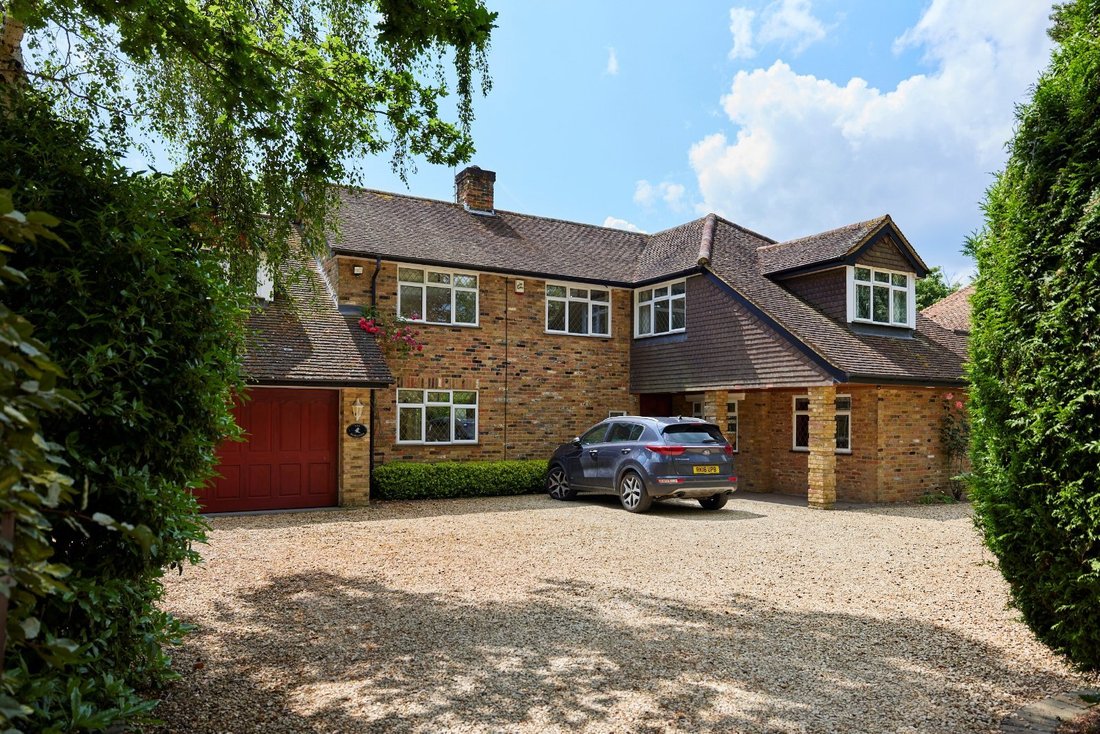 House in Chalfont Saint Peter, England 2 - 16720796