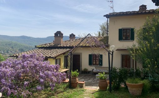 Millennial Castle In The Hills Of Arezzo