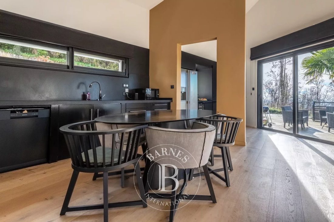 Estate in Limonest, Auvergne-Rhône-Alpes, France 4 - 16698771