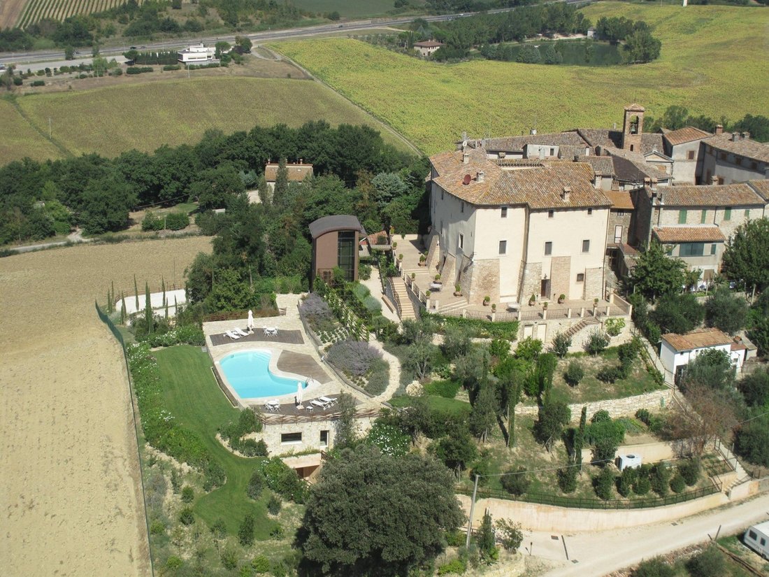 château à Todi, Ombrie, Italie 1 - 16725175