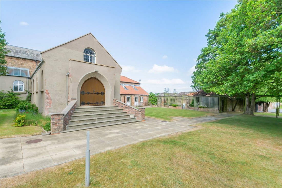House in East Riding of Yorkshire, England 3 - 16729177