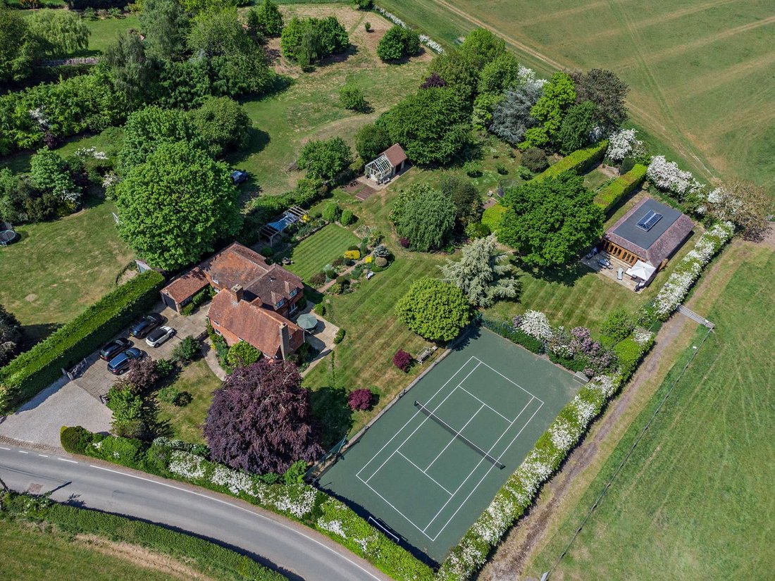 House in Hadlow, England 1 - 16729179