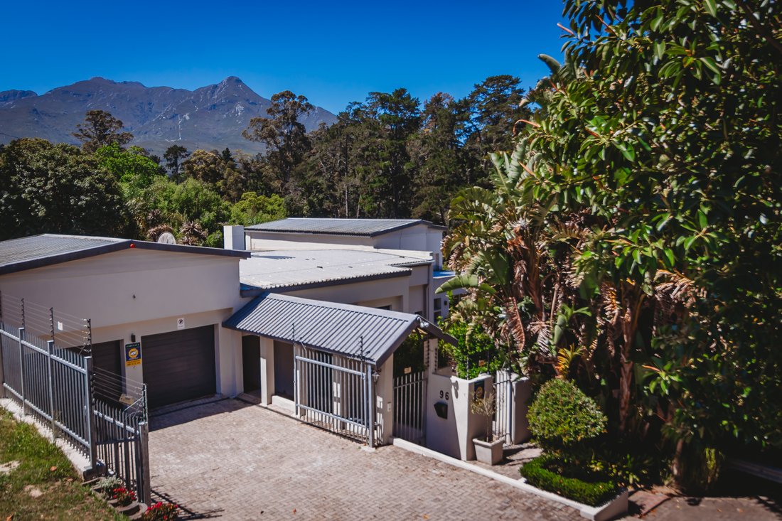 House in George, Western Cape, South Africa 5 - 16729081