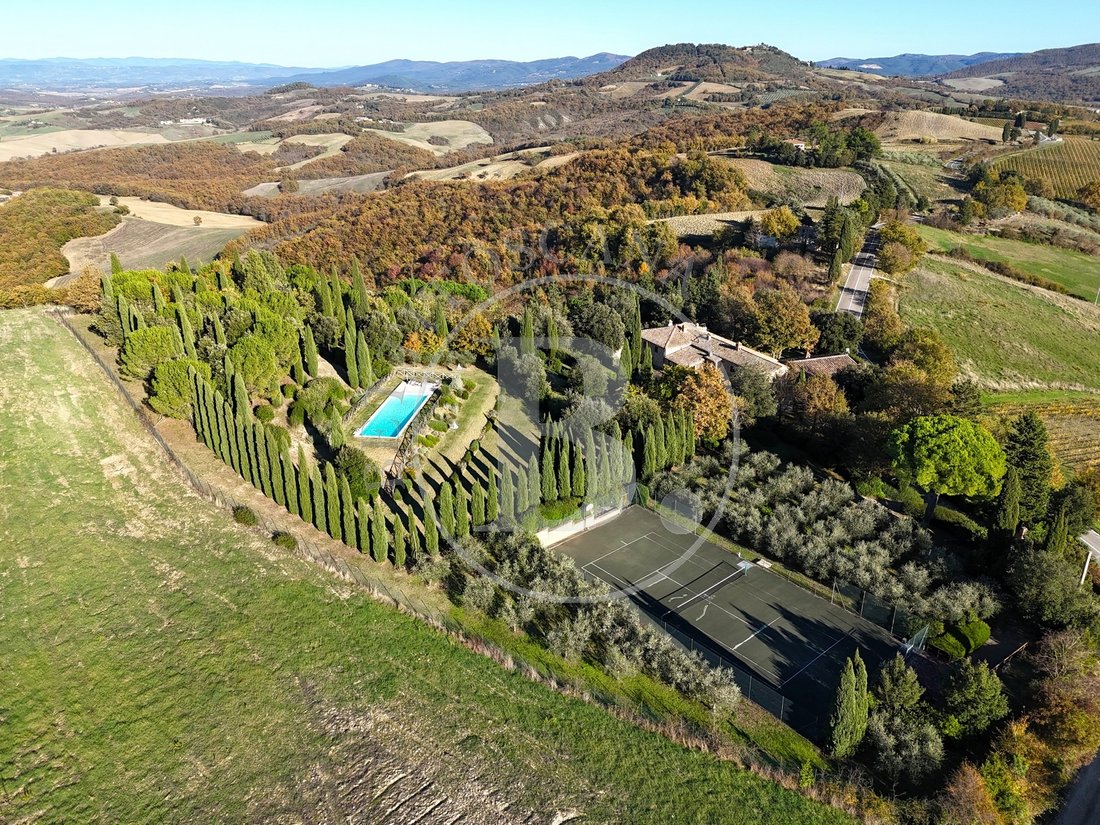 Villa in Casole d'Elsa, Tuscany, Italy 1 - 16731285