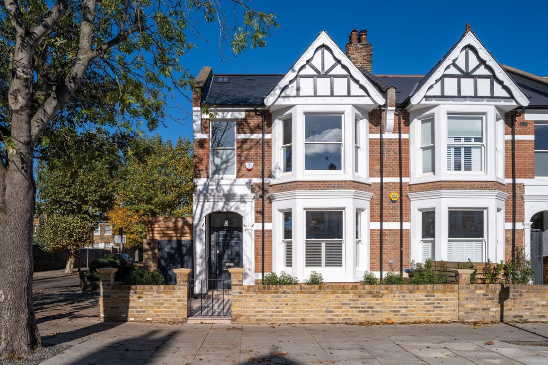 House in Queens Park, Brent, England 4 - 16735034