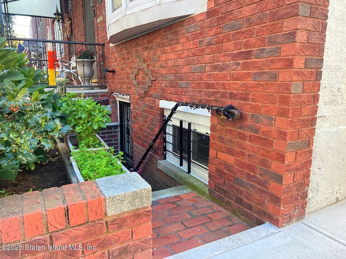 House in New York, New York, United States 4 - 16730619
