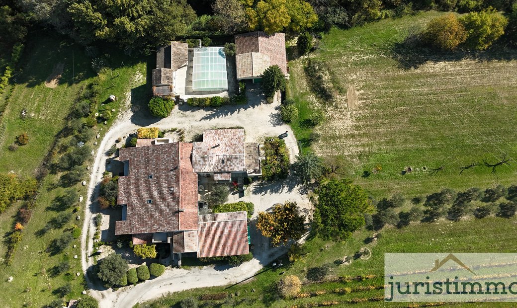 Ensemble Immobilier Avec Gites à 5 Min De Vaison La Romaine