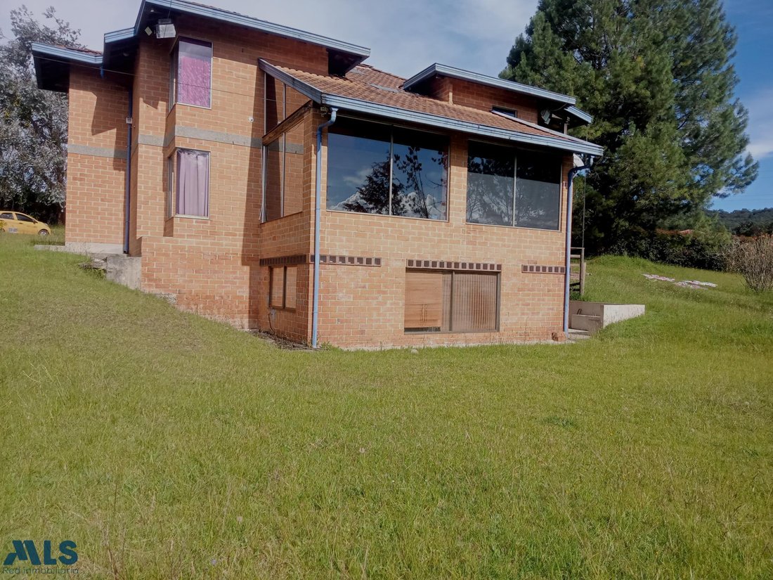 House in Santa Elena, Medellin, Colombia 1 - 16732456