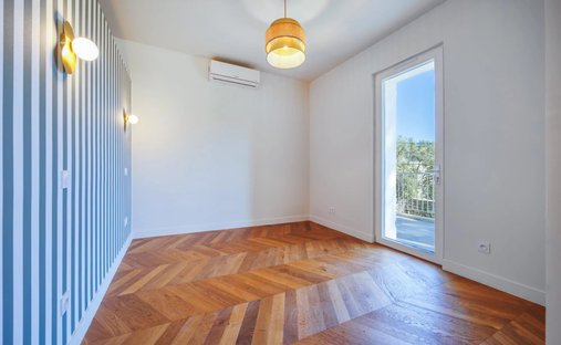 Castle for Sale in Clermont-Ferrand, Auvergne-Rhône-Alpes, France