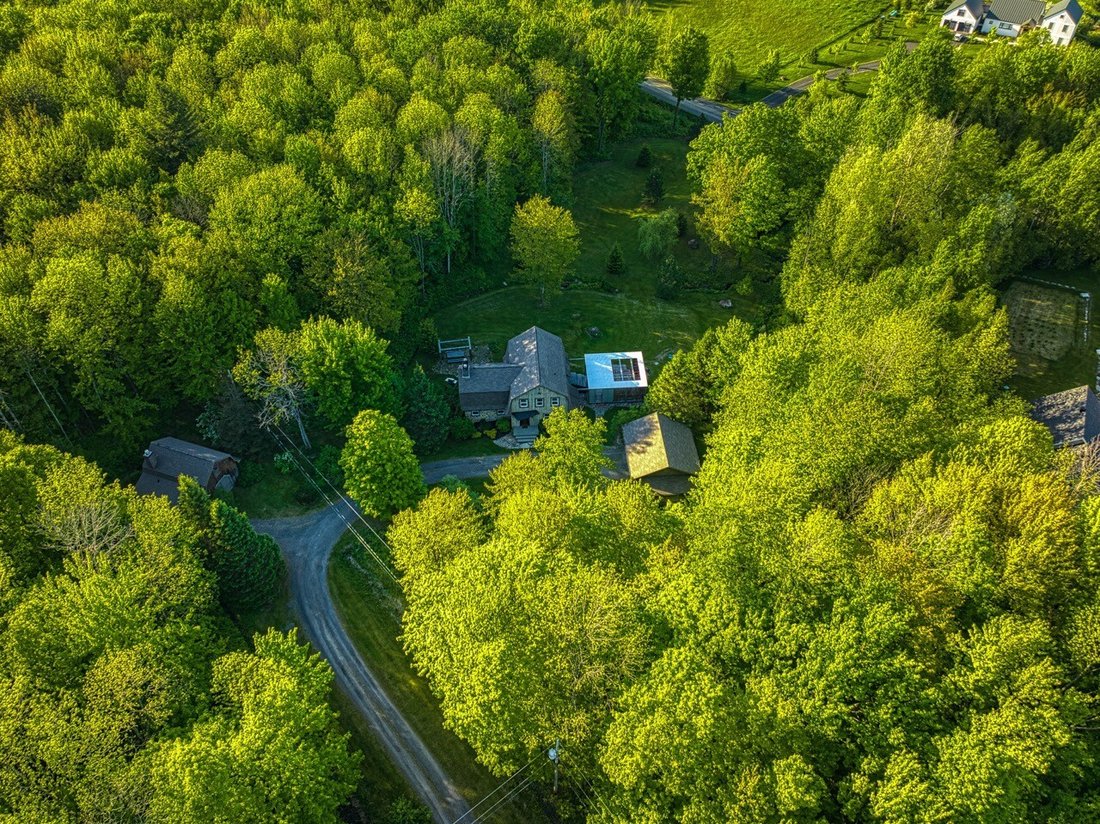 House in Bromont, Quebec, Canada 2 - 16736037