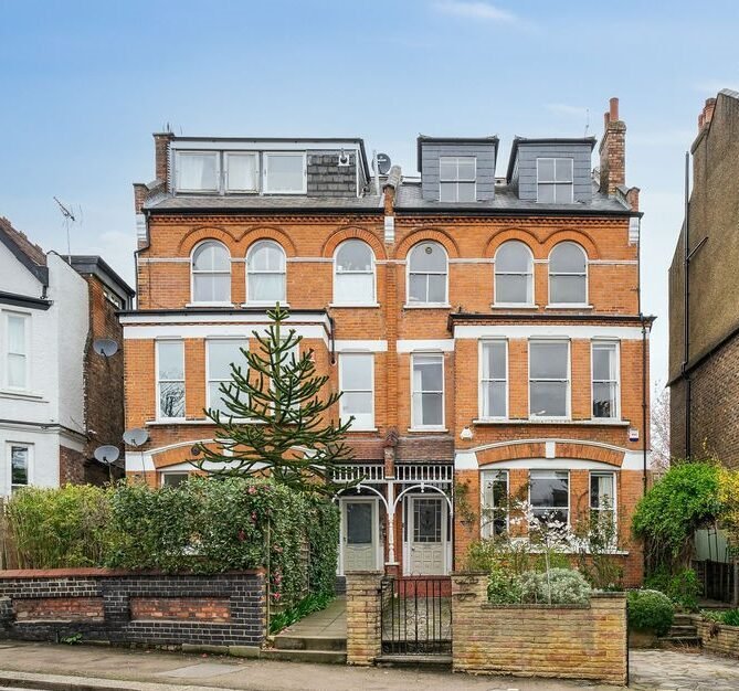 House in Holly Village, Haringey, England 1 - 16735022