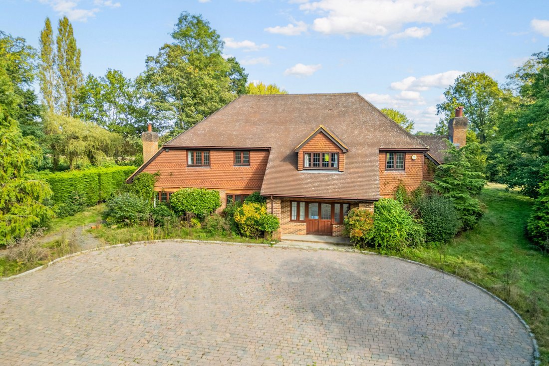House in St Johns Lye, Woking, England 4 - 16734598