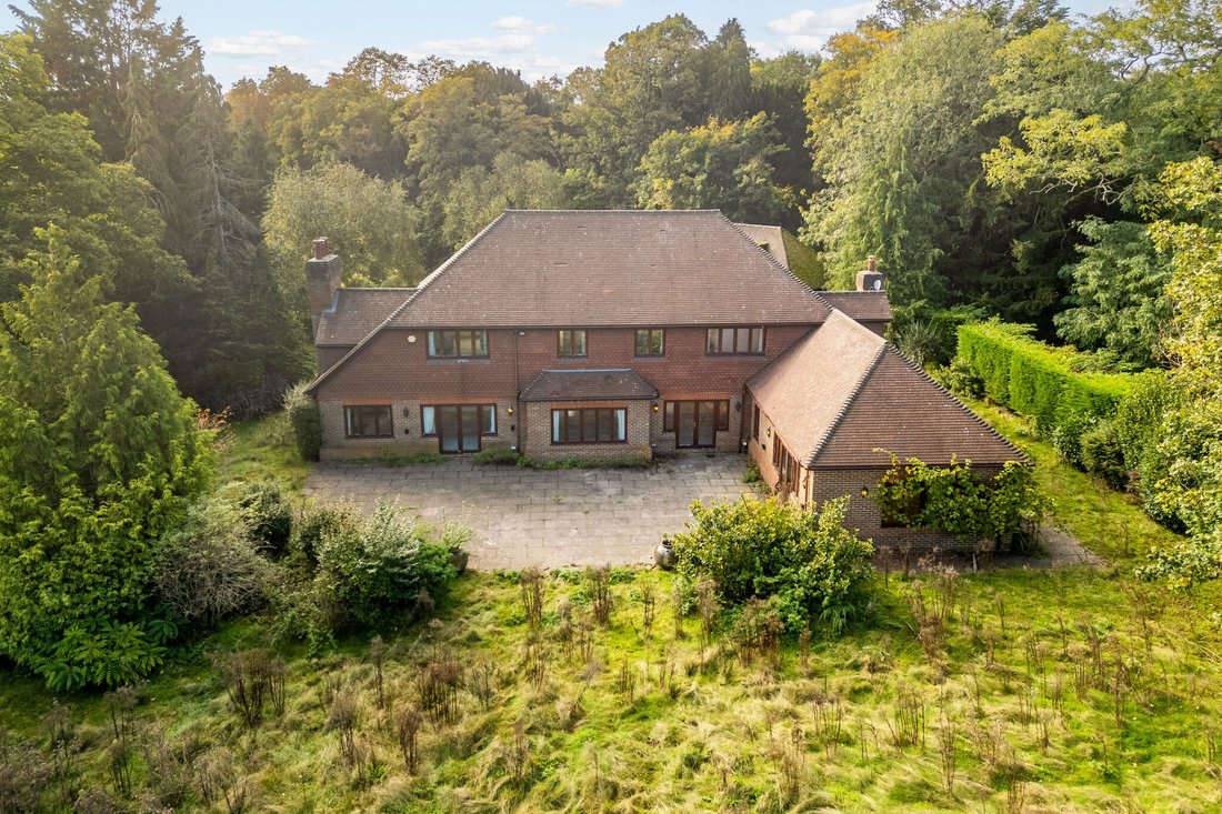 House in St Johns Lye, Woking, England 2 - 16734598