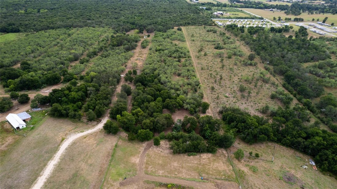 House in Elgin, Texas, United States 5 - 16733984