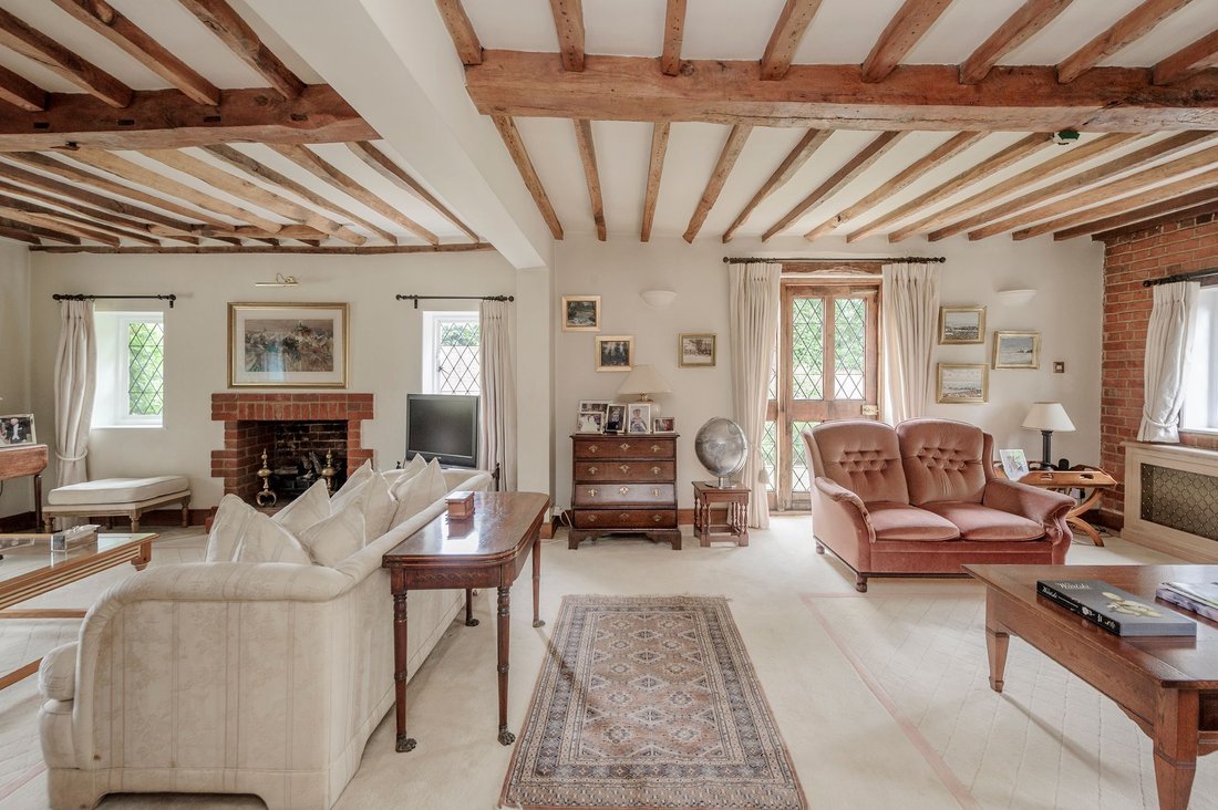 House in Effingham, England 1 - 16735164