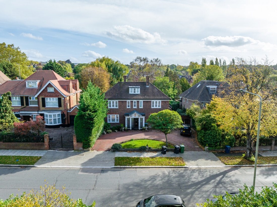 House in Hampstead Garden Suburb, Barnet, England 5 - 16735276