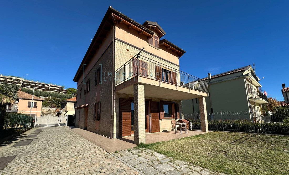 Villa in Villanova d'Albenga, Liguria, Italy 5 - 16736510