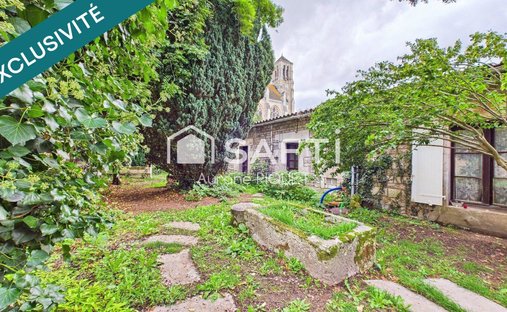 Castle for Sale in Niort, Nouvelle-Aquitaine, France