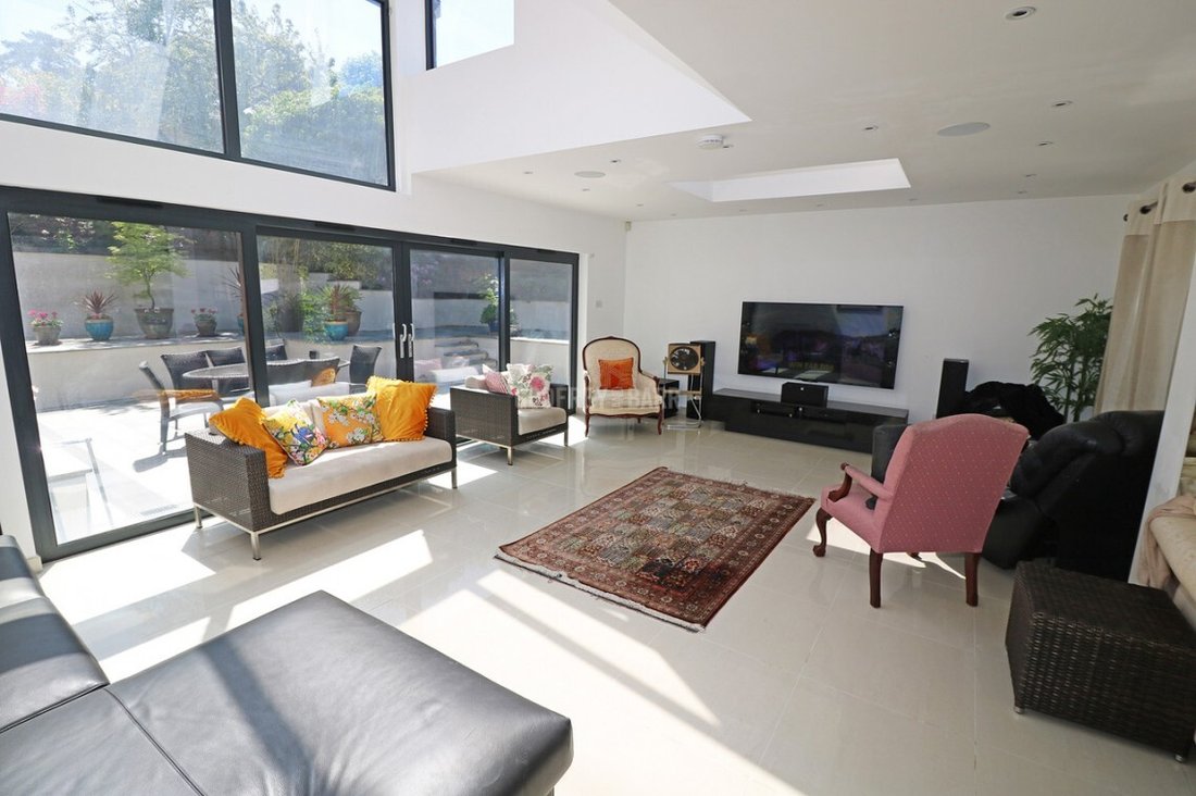 House in Barnet, England 1 - 16735115