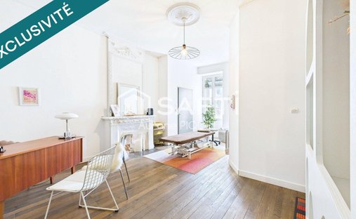 Castle for Sale in Niort, Nouvelle-Aquitaine, France