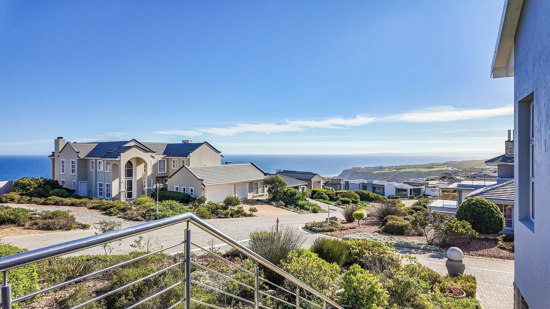 House in Dana Bay, Western Cape, South Africa 1 - 16736161