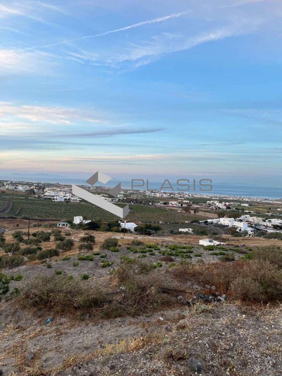 Land in Thira, Aegean, Greece 1 - 15729485