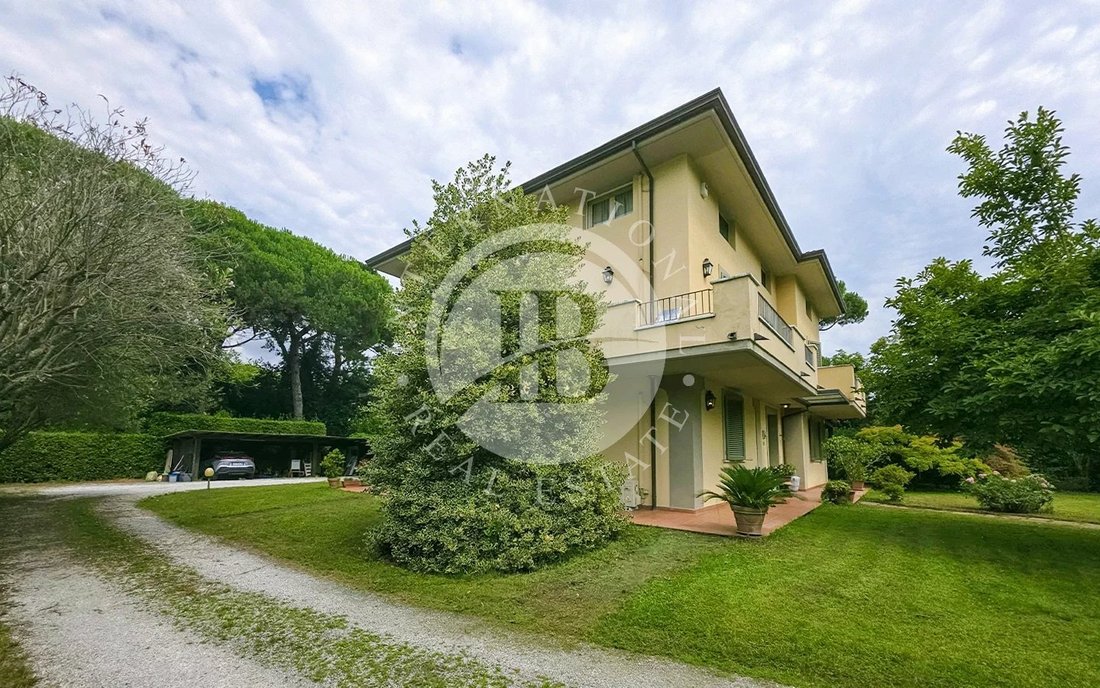 Villa in Marina di Massa Centro, Massa, Italy 5 - 16731626