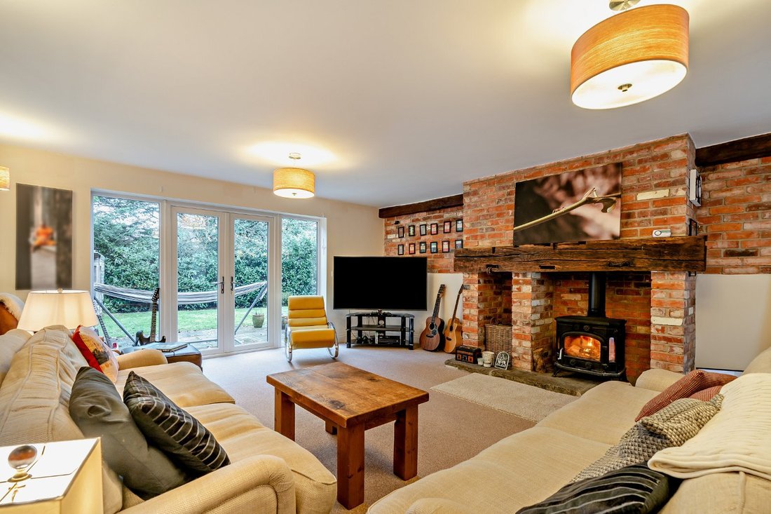 House in Cold Ash, England 5 - 16735497