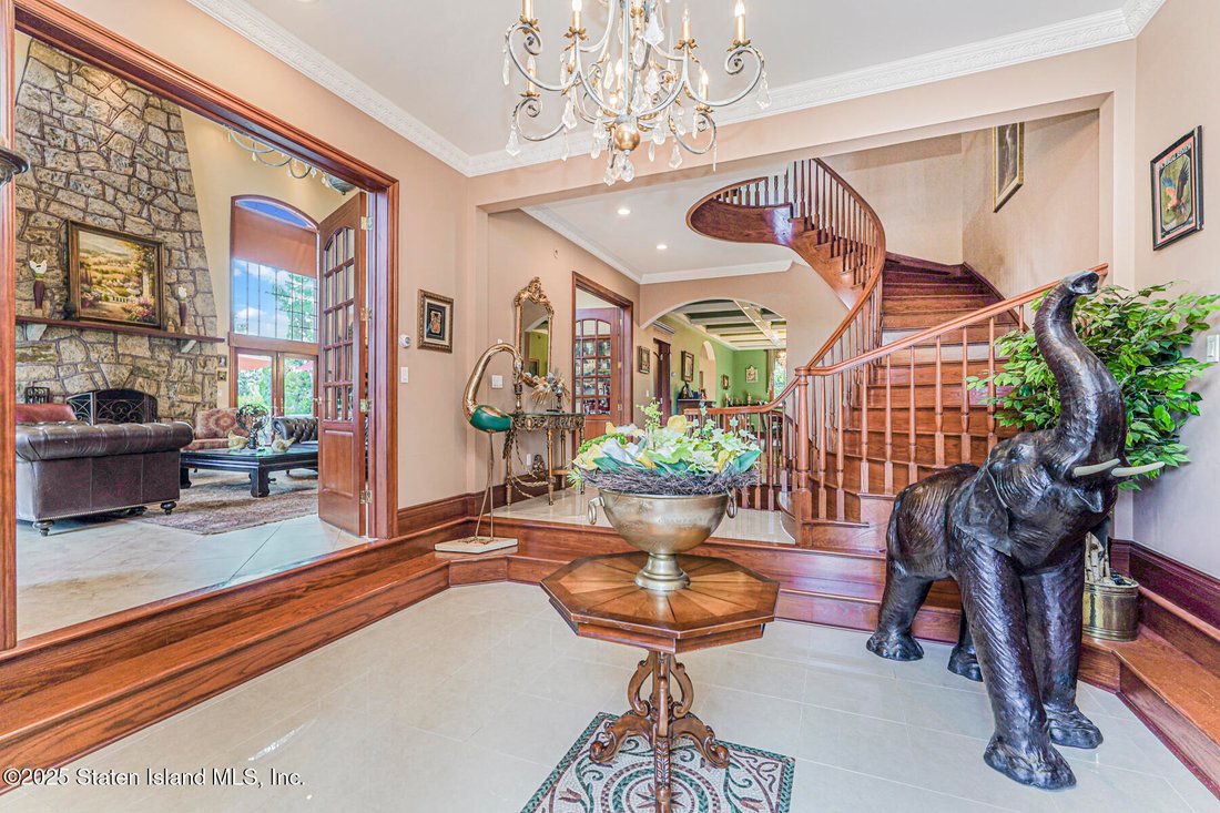 House in New York, New York, United States 4 - 16730541