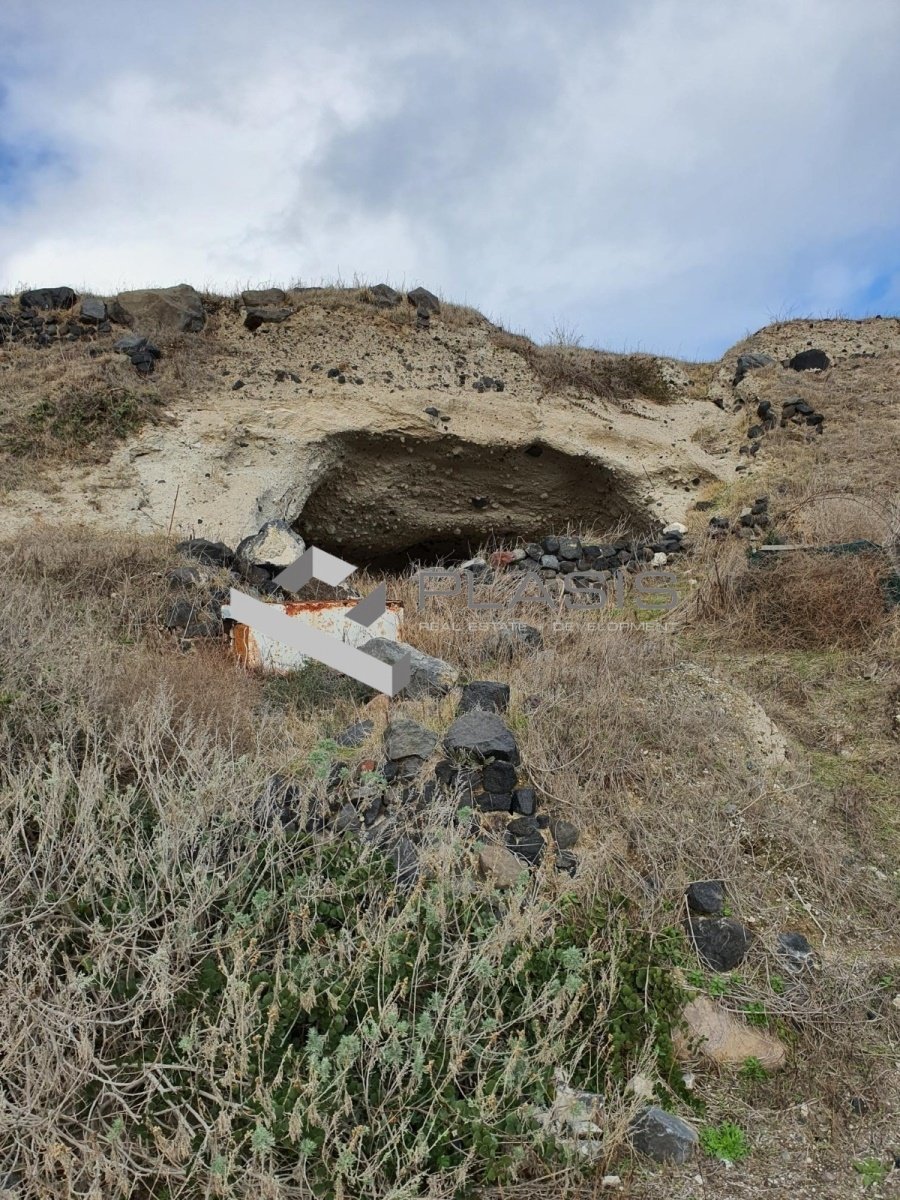 Land in Thira, Aegean, Greece 2 - 15731206